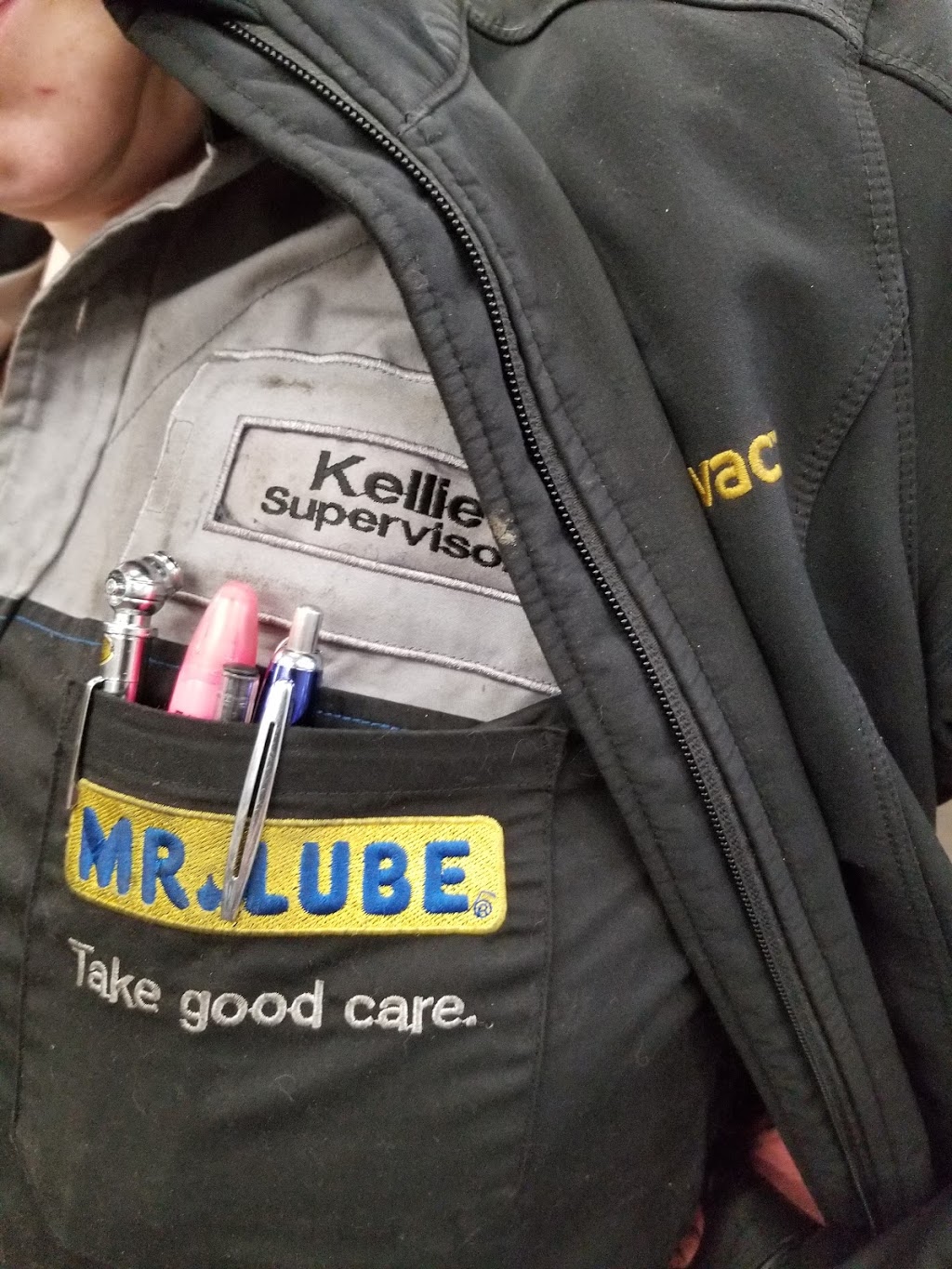 Mr. Lube in Walmart | Walmart Supercentre, 100 City Centre Dr, Mississauga, ON L5B 2C9, Canada | Phone: (905) 272-3555