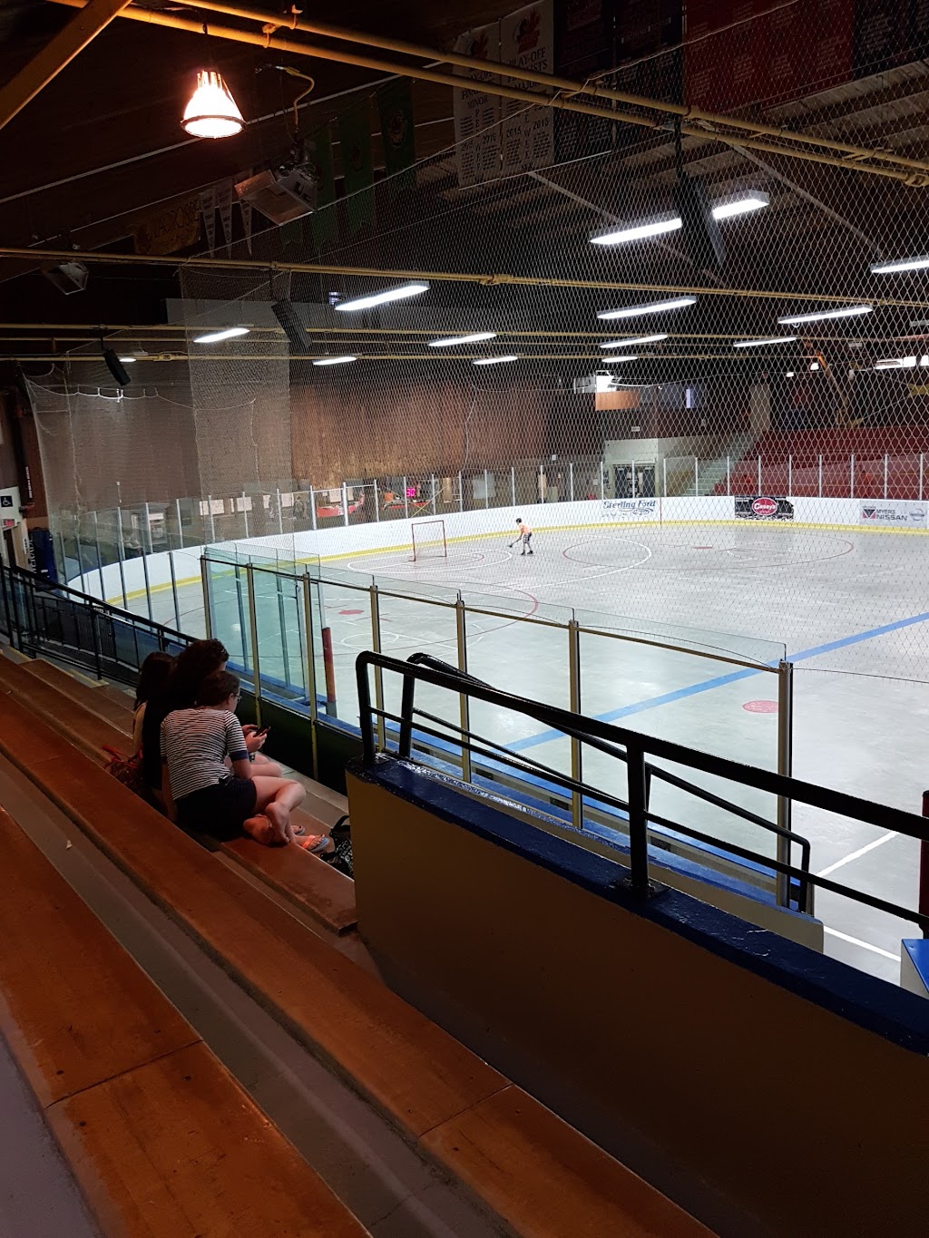 Earl Armstrong Arena | 2020 Ogilvie Rd, Gloucester, ON K1J 7N8, Canada | Phone: (613) 746-7109