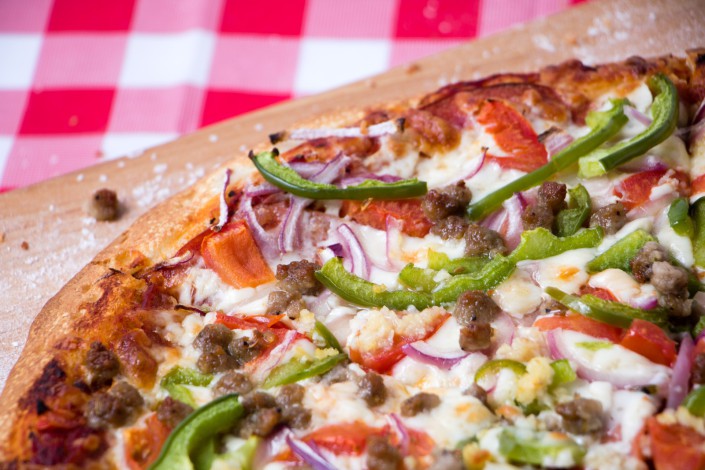 Mr Mozzarella Kelowna Pizza & Wings | 11-4600 Lakeshore Rd, Kelowna, BC V1W 1X4, Canada | Phone: (250) 872-2222