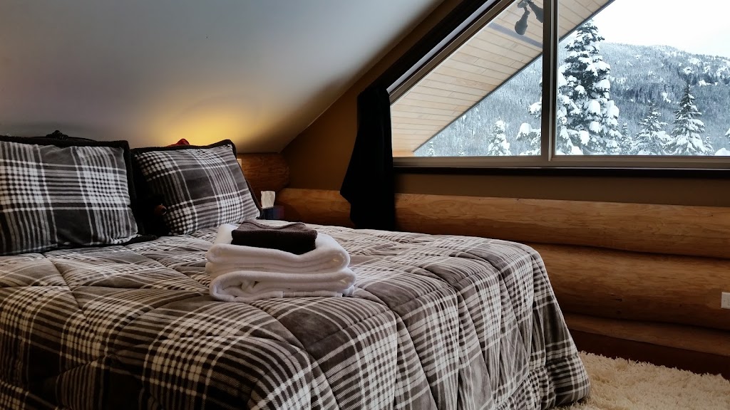 Bear Behind Lodge | 20905 Snowflake Crescent #2, Agassiz, BC V0M 1A1, Canada | Phone: (778) 245-0616