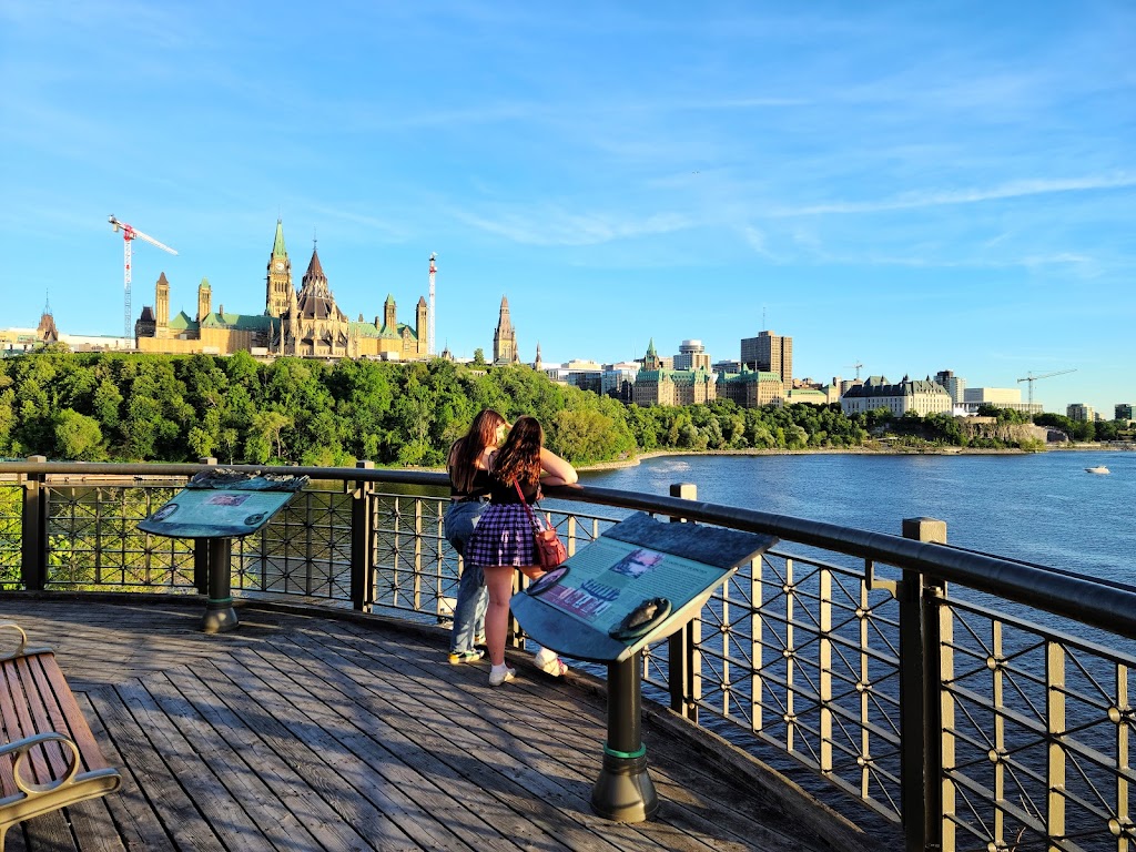 Alexandra Bridge Lookout | Alexandra Bridge, Ottawa, ON K1A, Canada | Phone: (613) 263-9682