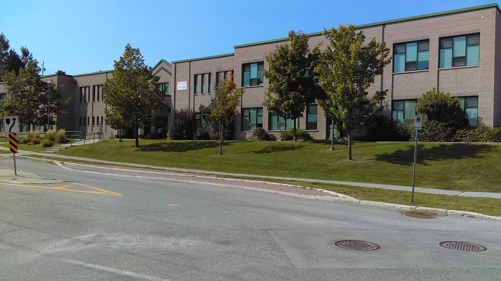 École Du Vallon | 88 Rue de Cannes, Gatineau, QC J8V 2M4, Canada | Phone: (819) 246-1992