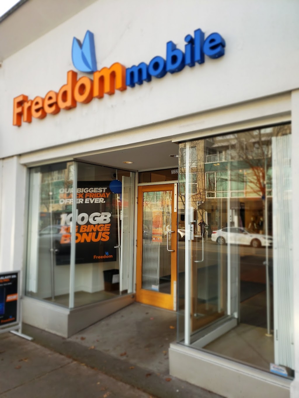 Freedom Mobile | 2228 W 4th Ave, Vancouver, BC V6K 1N9, Canada | Phone: (236) 521-8620