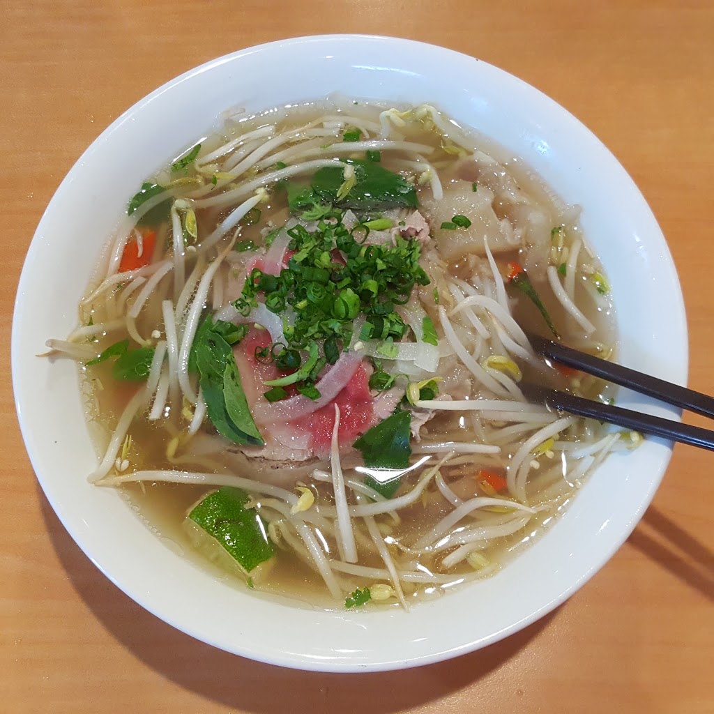 Pho Queen City | 3085 Hurontario St #13, Mississauga, ON L5A 4E4, Canada | Phone: (905) 615-8288