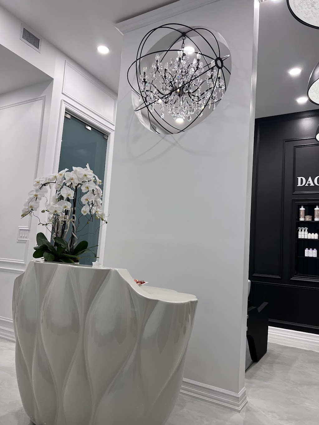 Dao Vanity Beauty Studio | 53 Burnhamthorpe Rd E, Oakville, ON L6H 7C8, Canada | Phone: (647) 299-1877