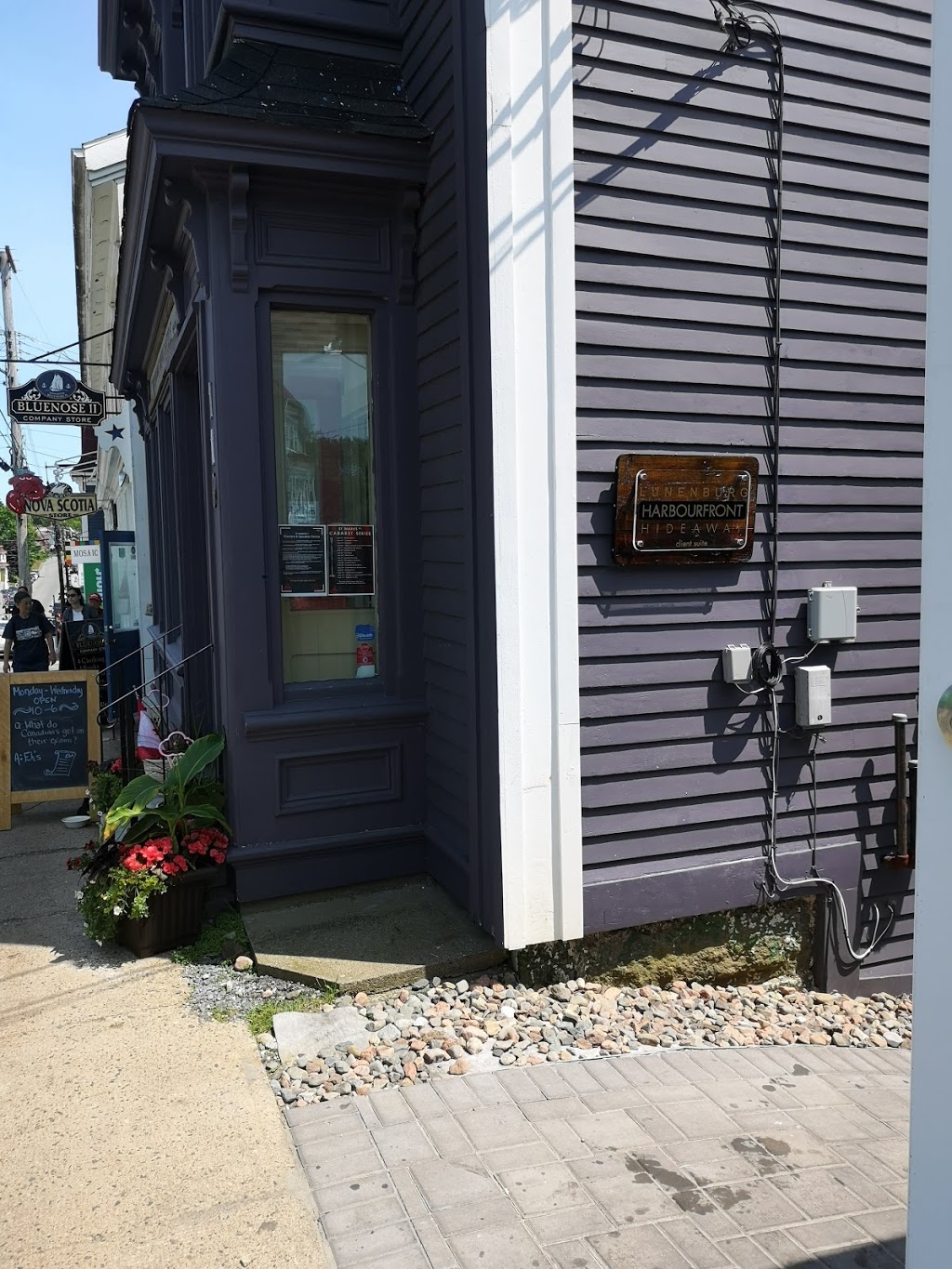 Lunenburg Harbourfront Hideaway | 110 Montague St, Lunenburg, NS B0J 2C0, Canada | Phone: (902) 298-9256