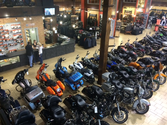 Léo Harley-Davidson | 8705 Boulevard Taschereau, Brossard, QC J4Y 1A4, Canada | Phone: (450) 443-4488