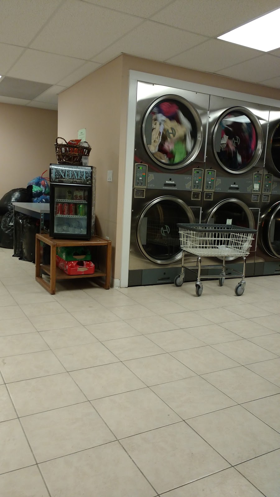 Queensborough Laundromat | avenue 5e1, 1030 Ewen Ave, New Westminster, BC V3M 5E1, Canada | Phone: (604) 761-5988