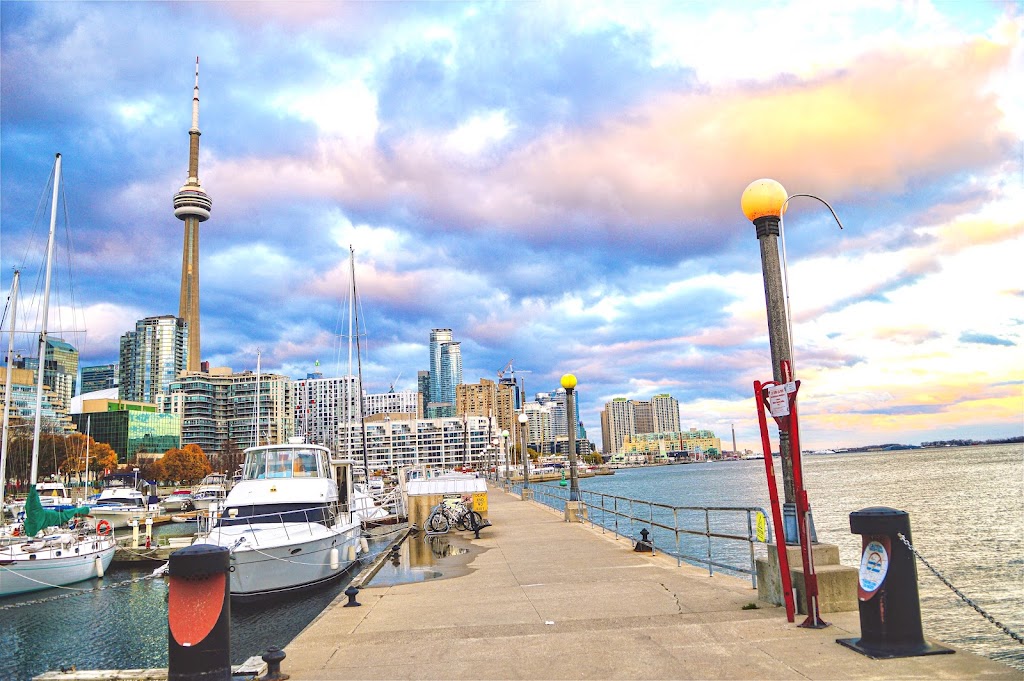 Marina Quay West | 539 Queens Quay W, Toronto, ON M5V 3G3, Canada | Phone: (416) 203-1212