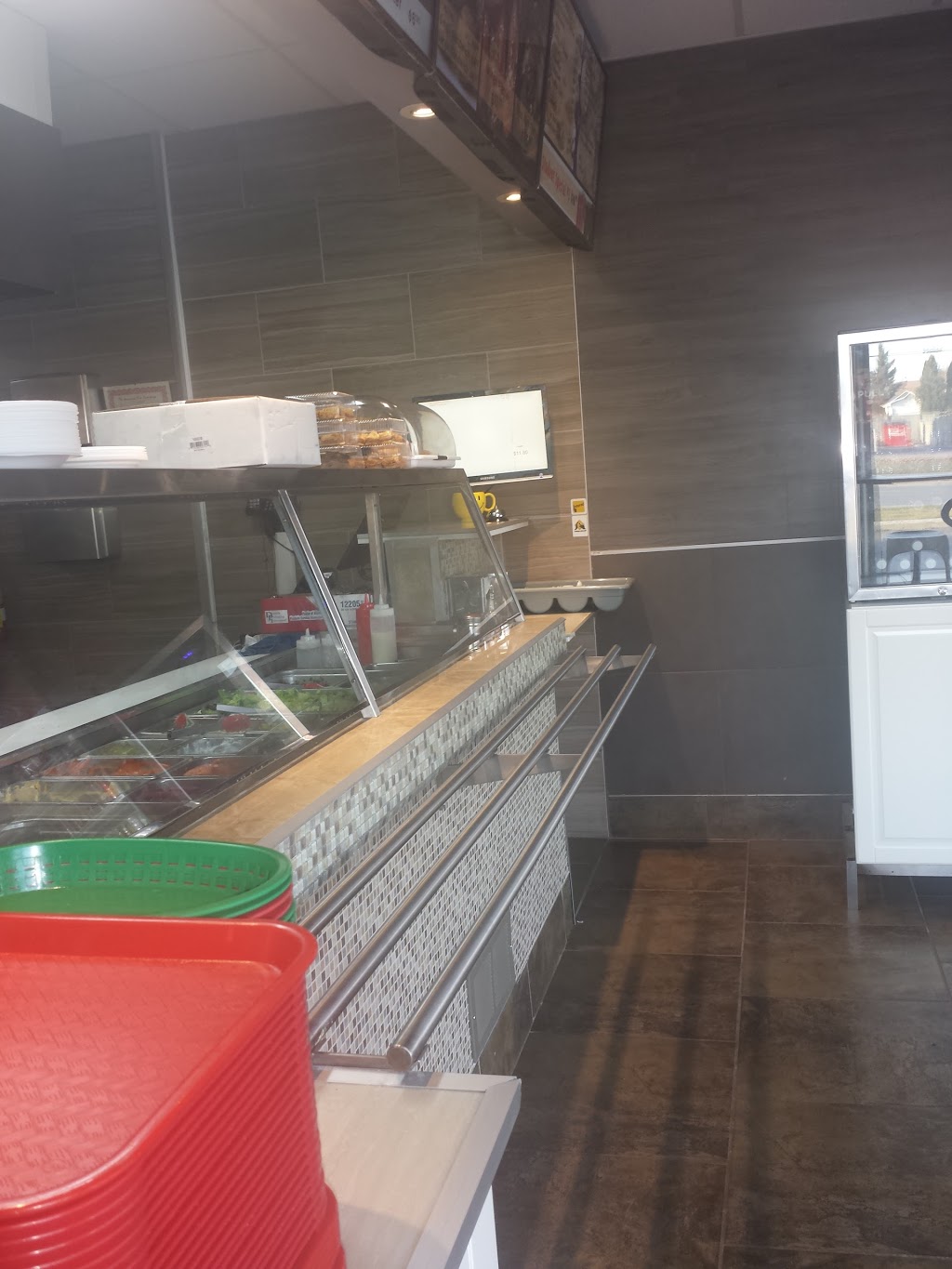 Shawarma & Grill ROCKLAND | 2848 Laurier St, Rockland, ON K4K 1A3, Canada | Phone: (613) 446-3535