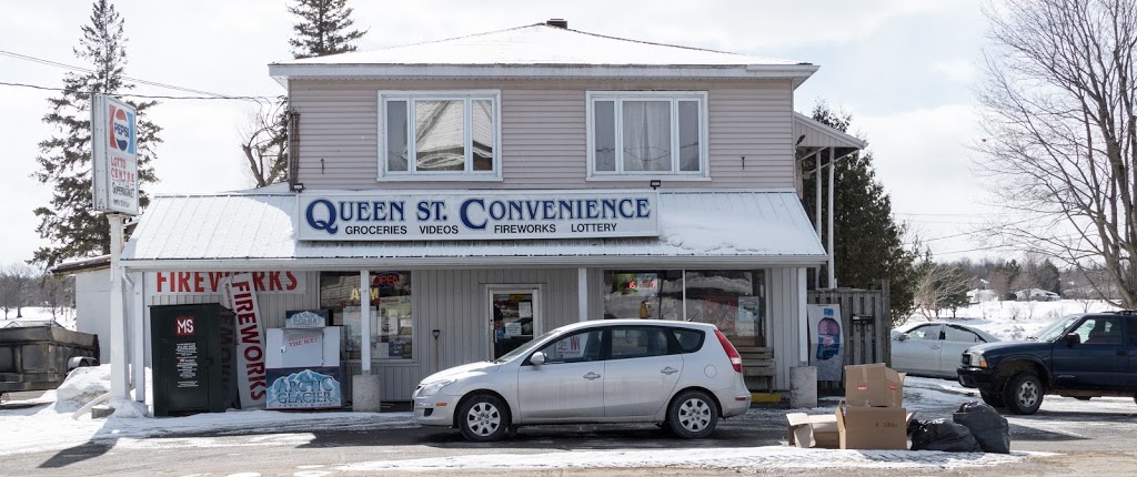Queen St Convenience | 104 Queen St, Smiths Falls, ON K7A 3N6, Canada | Phone: (613) 284-8426