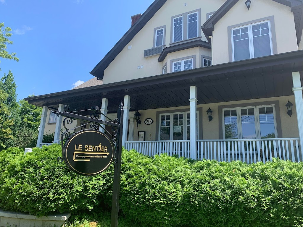 Le Sentier-The Trail | 945 Lakeshore Dr, Dorval, QC H9S 2C7, Canada | Phone: (450) 332-5373