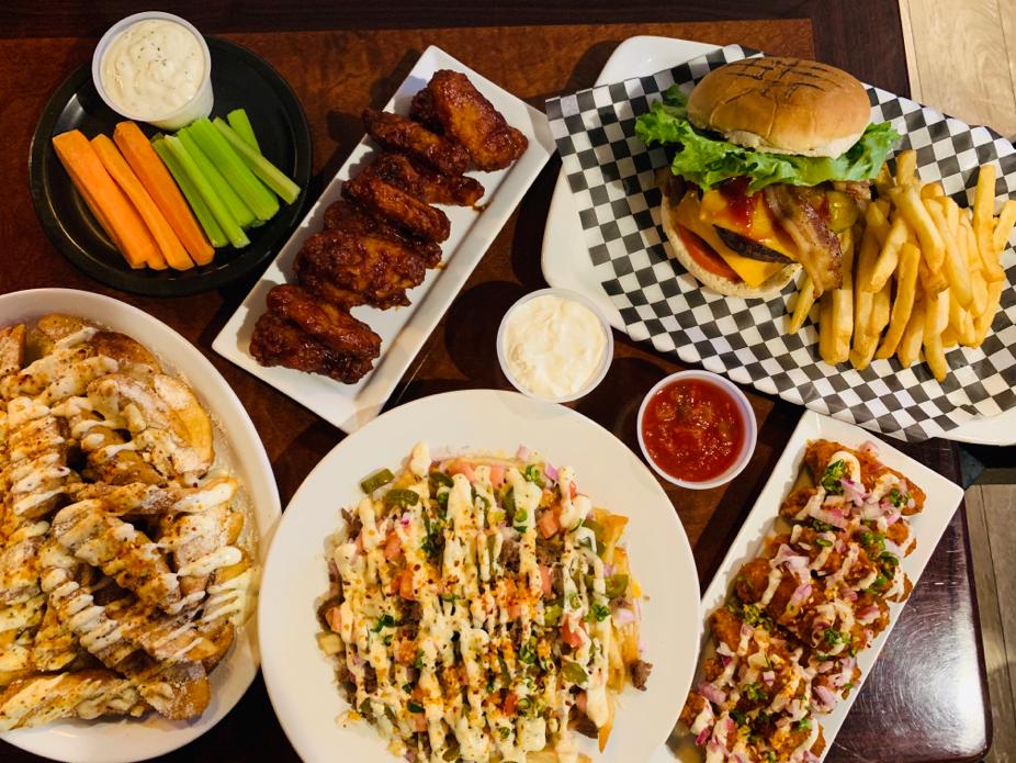 Roadhouse Wings | 2181 Lawrence Ave E, Scarborough, ON M1P 2P5, Canada | Phone: (416) 285-5539