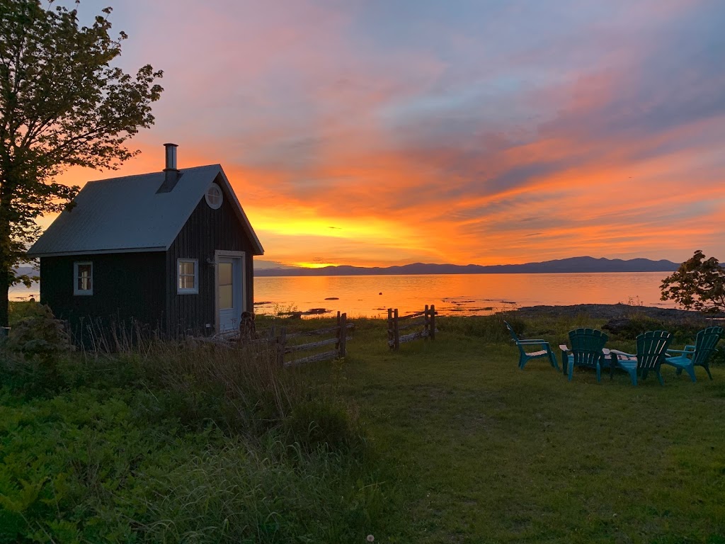 Aux Berges des Aulnaies B & B | 554 Route de la Seigneurie, Saint-Roch-des-Aulnaies, QC G0R 4E0, Canada | Phone: (581) 664-8019