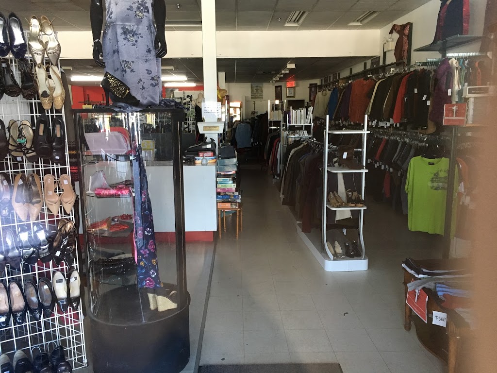 Friperie Le Papillon-Entrepôt | 115 Boulevard Celine-Dion, Charlemagne, QC J5Z 4P8, Canada | Phone: (450) 932-6720