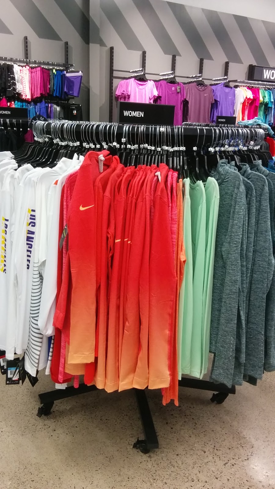 Nike Clearance Store | 1250 S Service Rd, Mississauga, ON L5E 1V4, Canada | Phone: (905) 271-5324