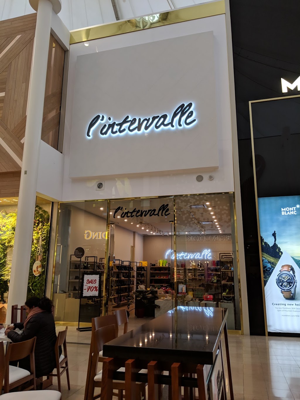 Lintervalle | 25 The West Mall, Etobicoke, ON M9C 1B8, Canada | Phone: (416) 626-0555