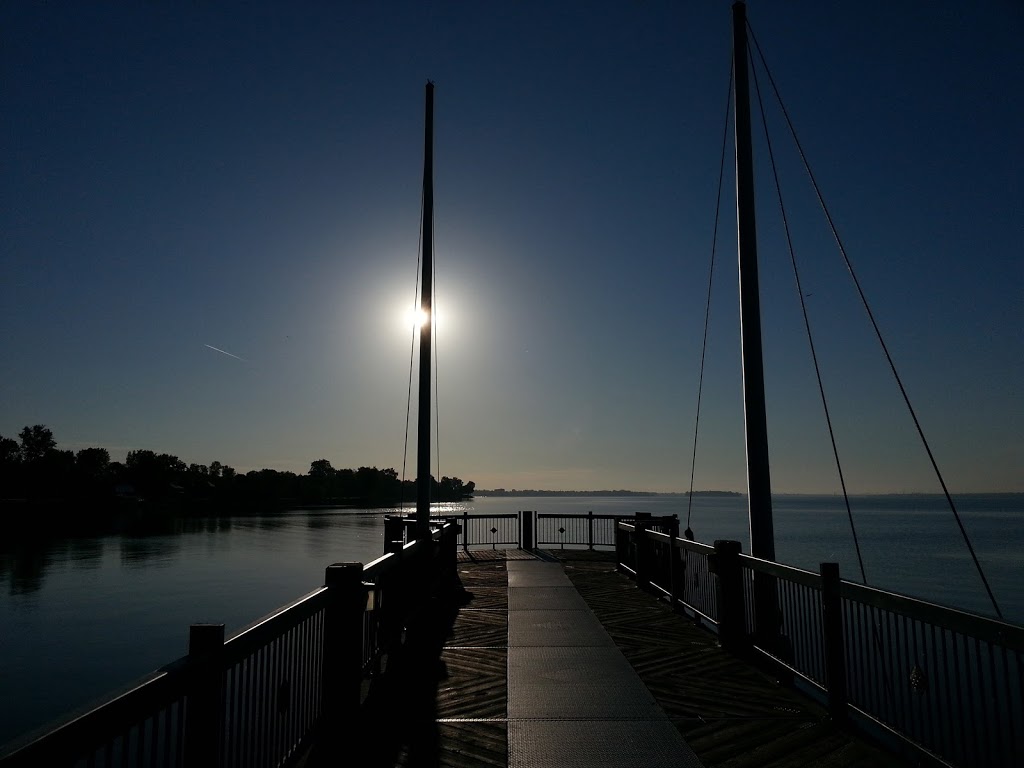 Edgewater Park | Chemin du Bord-du-Lac, Pointe-Claire, QC H9S 5C8, Canada