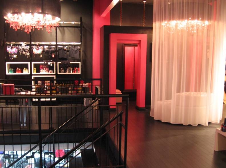 Sexy Et Compagnie | 319 Boulevard Curé-Labelle, Sainte-Thérèse, QC J7E 2Y2, Canada | Phone: (450) 433-7399