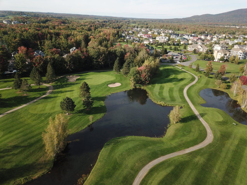 Parcours du vieux village | 50 Rue du Bourgmestre, Bromont, QC J2L 2R9, Canada | Phone: (450) 534-1166