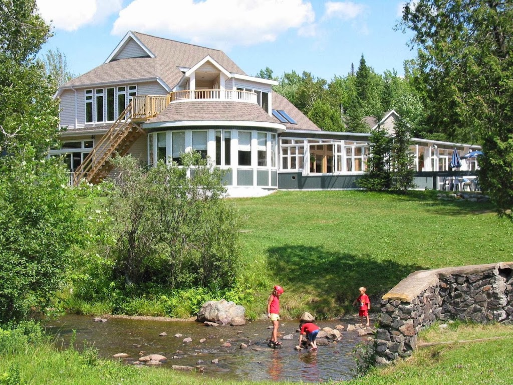 La Petite Auberge de Jouvence | 131 Chemin de Jouvence, Orford, QC J1X 6R2, Canada | Phone: (800) 567-3134