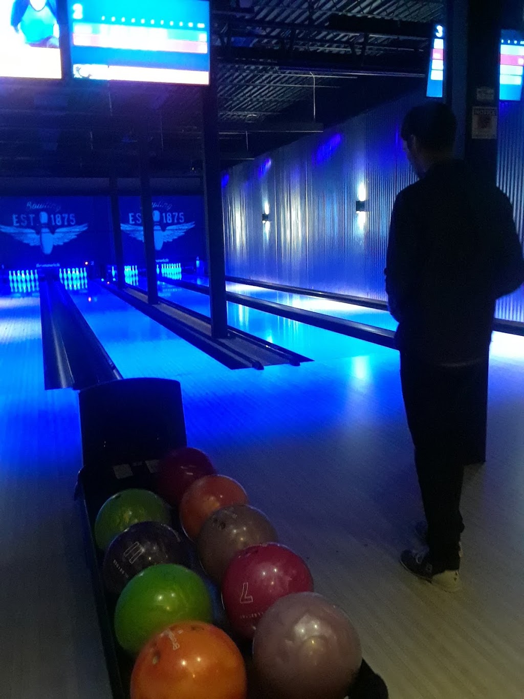 Bowling on Broadway | 276 Broadway, Orangeville, ON L9W 1L1, Canada | Phone: (519) 941-1118