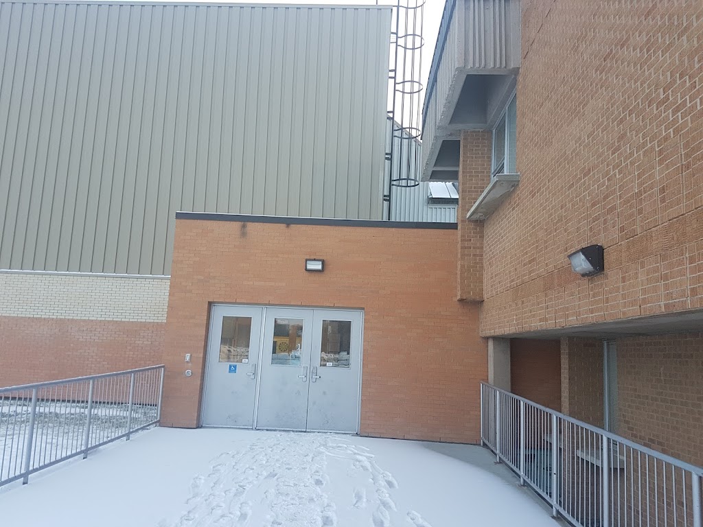 École Secondaire Lacombe Composite High School | 5628 56 Ave, Lacombe, AB T4L 1G6, Canada | Phone: (403) 782-6615