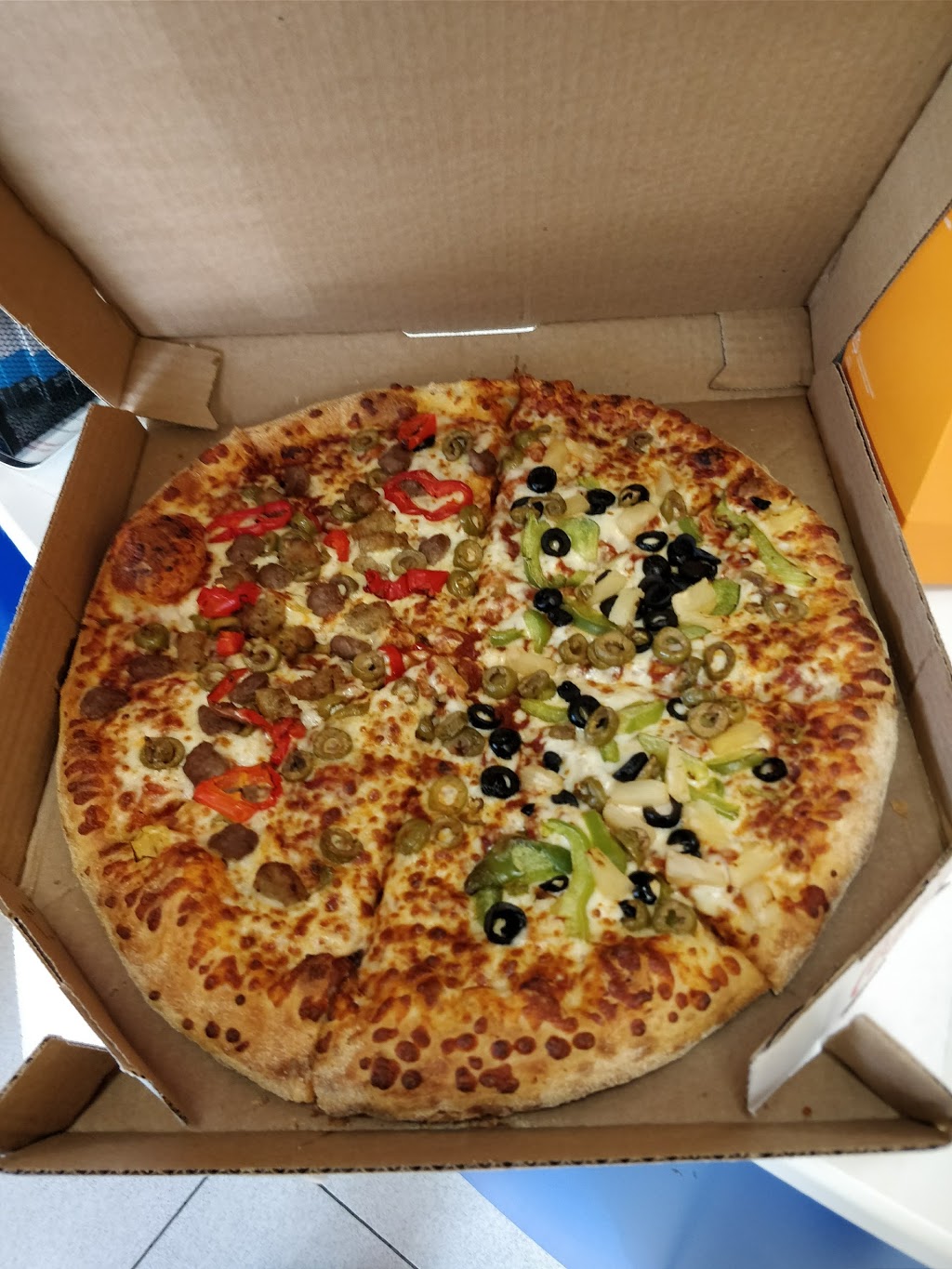 Dominos Pizza | 9505 Keele St, Maple, ON L6A 1W3, Canada | Phone: (905) 303-6999