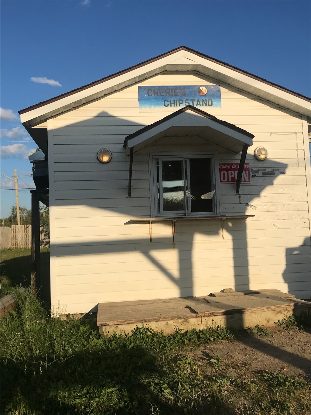 Cheries Chip Stand (Poutine Palace) | Wakegijig Ave, Wikwemikong, ON P0P 2J0, Canada | Phone: (249) 377-5451