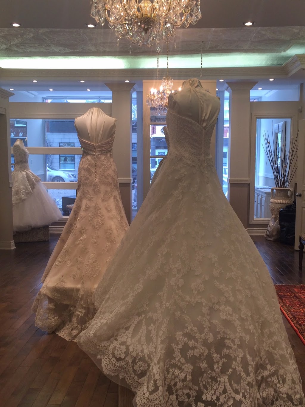 Bella Di Sera Bridal | 6559 Boul St-Laurent, Montréal, QC H2S 3C5, Canada | Phone: (514) 376-3123