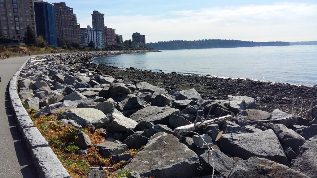 West Vancouver Centennial Seawalk | 2240 Bellevue Ave, West Vancouver, BC V7V 1C6, Canada