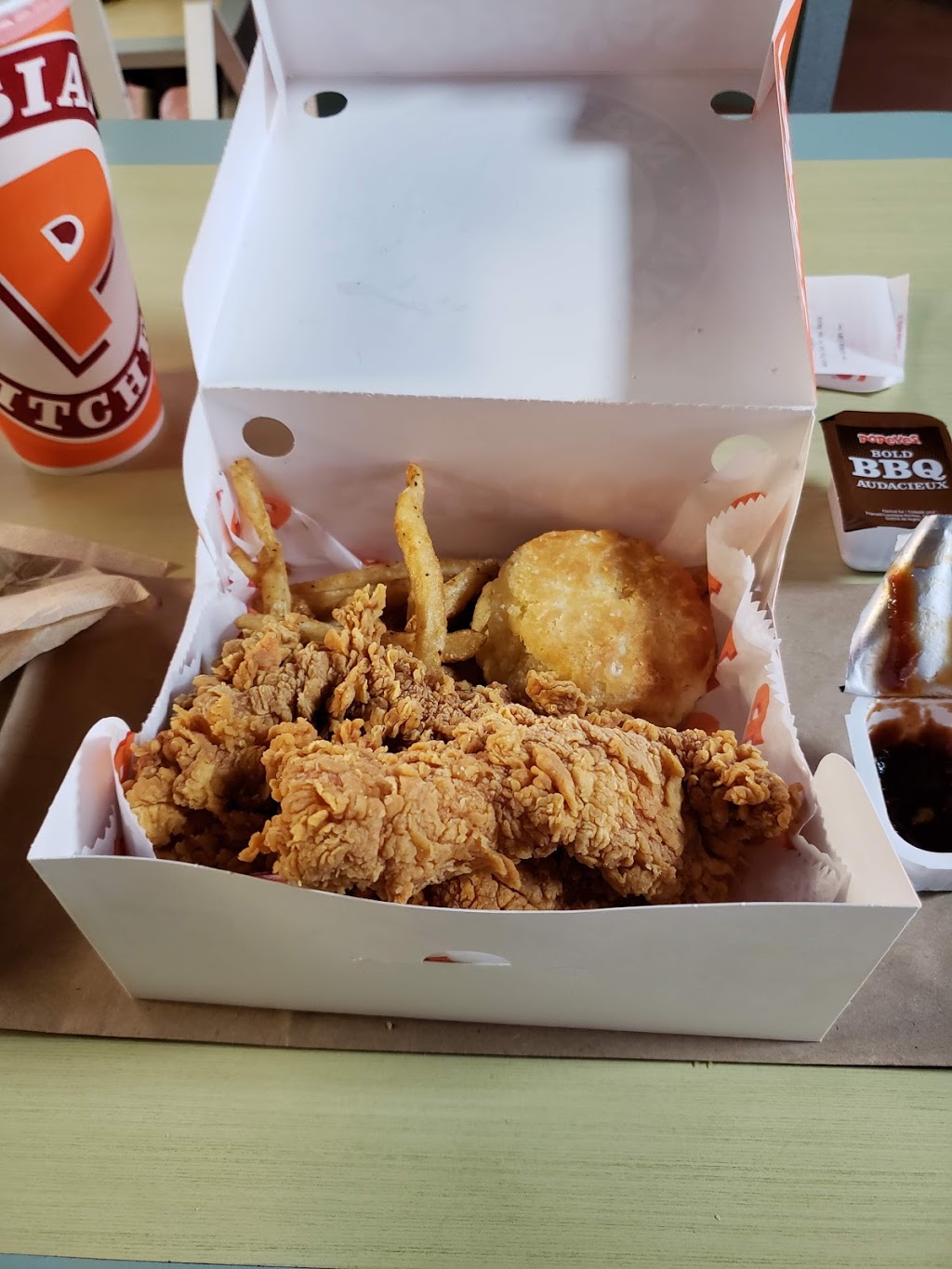 Popeyes louisiana kitchen | 109 McCaul Street, Units 26 & 27, Toronto, ON M5T 2W7, Canada | Phone: (416) 546-2776