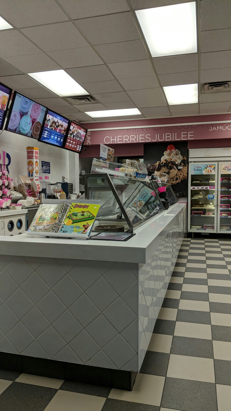 Baskin-Robbins | 1500 Bank St, Ottawa, ON K1H 7Z2, Canada | Phone: (613) 731-1001