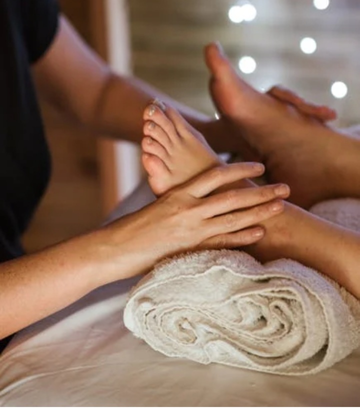 Mona Massage at Terwillegar | 1711 Towne Centre Blvd NW, Edmonton, AB T6R 0T7, Canada | Phone: (587) 566-9387