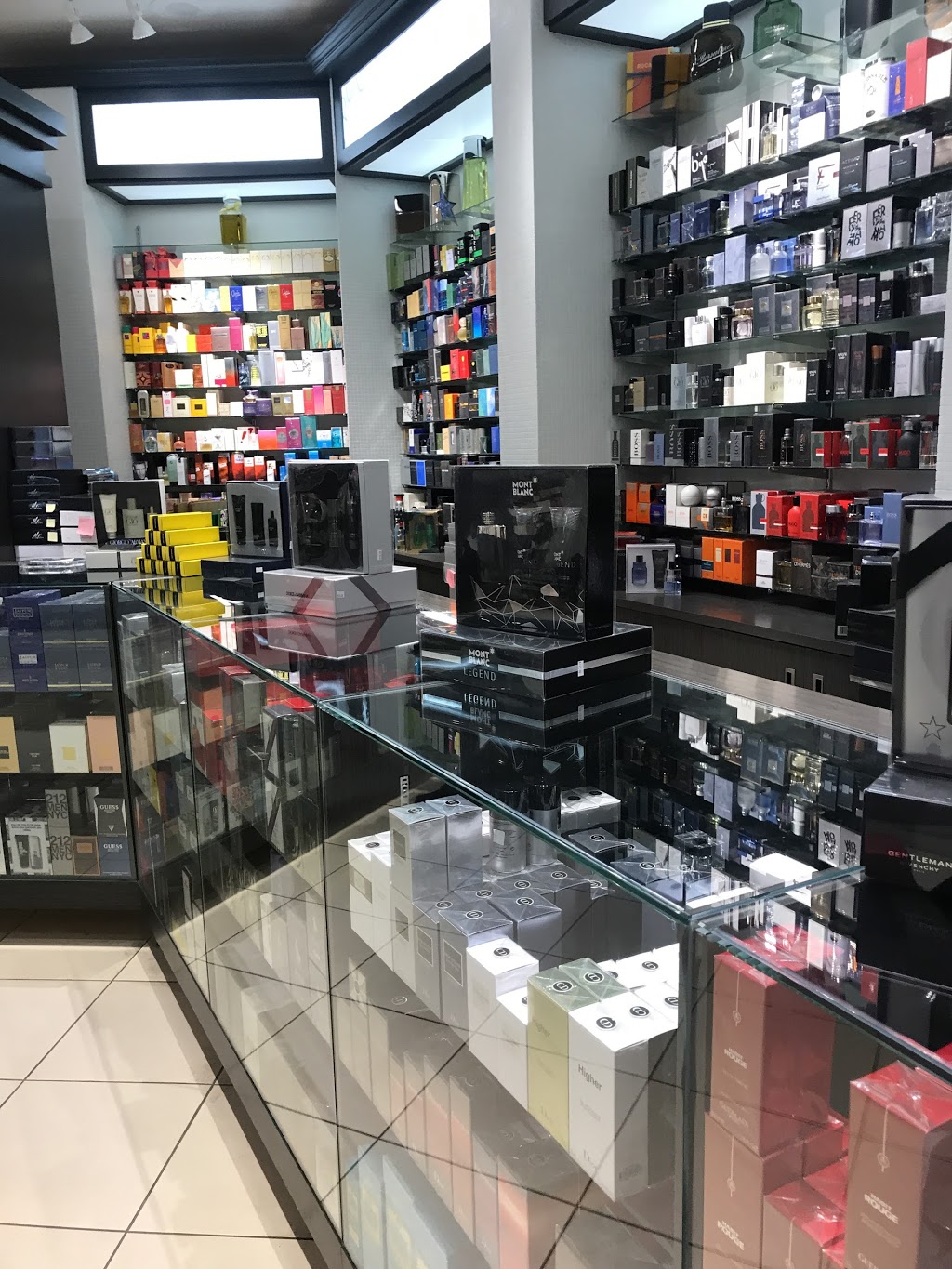 Eau Parfum | 3035 Boulevard le Carrefour R021, Laval, QC H7T 1C8, Canada | Phone: (450) 687-4646