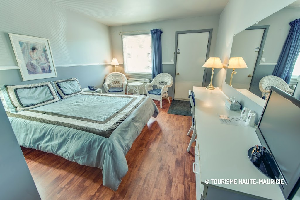 Motel de la Rivière | 3 Rue de la Rivière, La Tuque, QC G9X 4V9, Canada | Phone: (819) 523-2747