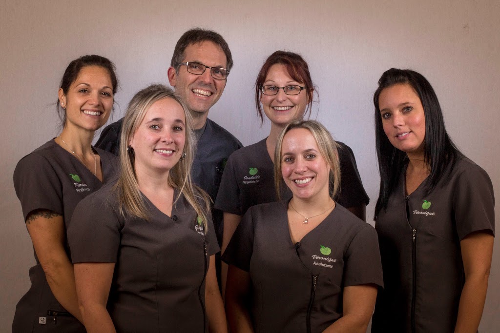 Clinique Dentaire Luc Farrier | 2072 Avenue Saint-Marc, Shawinigan, QC G9N 2J2, Canada | Phone: (819) 537-1205