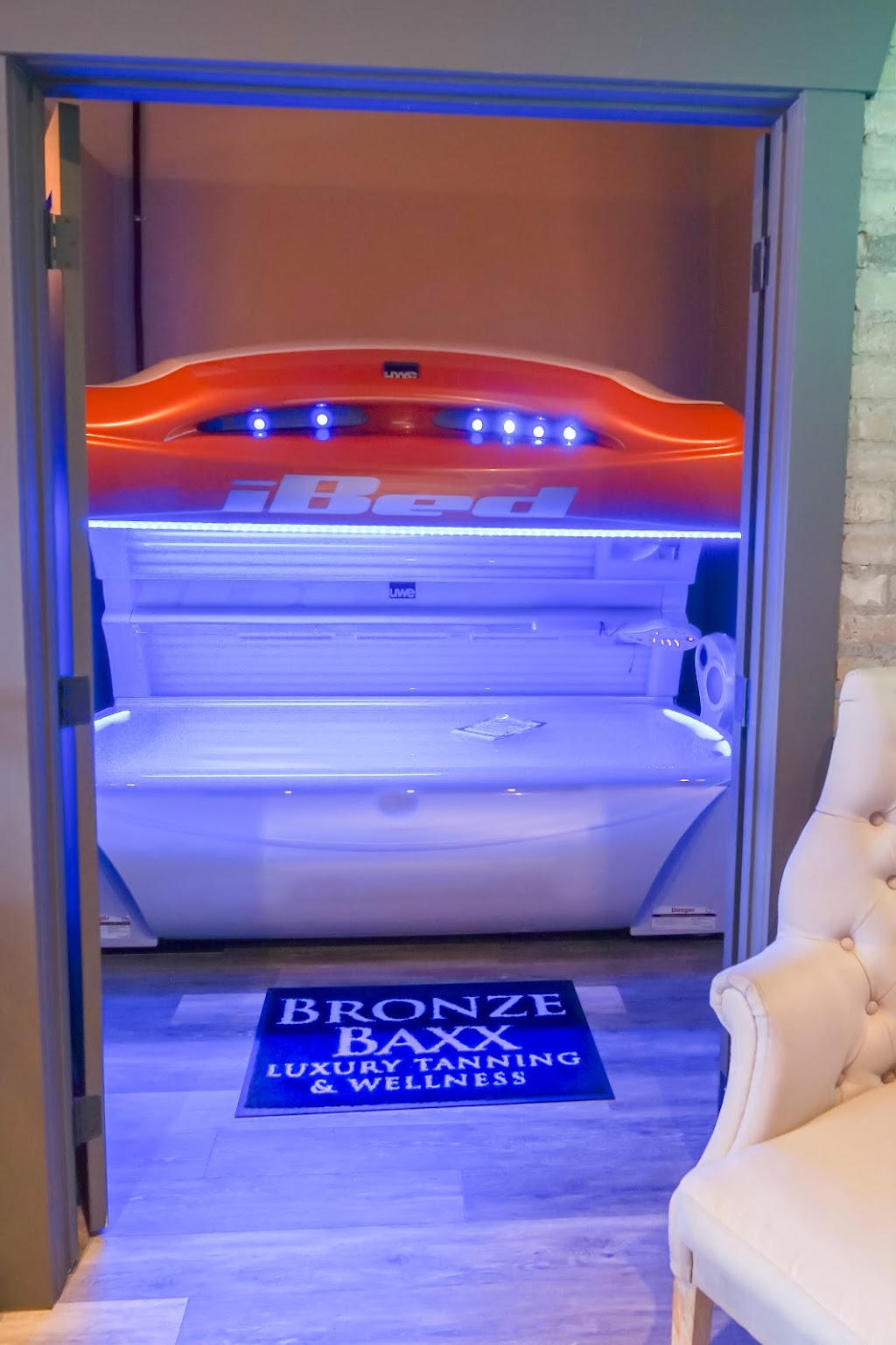 Bronze Baxx Luxury Tanning & Wellness - West | 1919 Sirocco Dr SW, Calgary, AB T3H 2Y3, Canada | Phone: (403) 244-2299