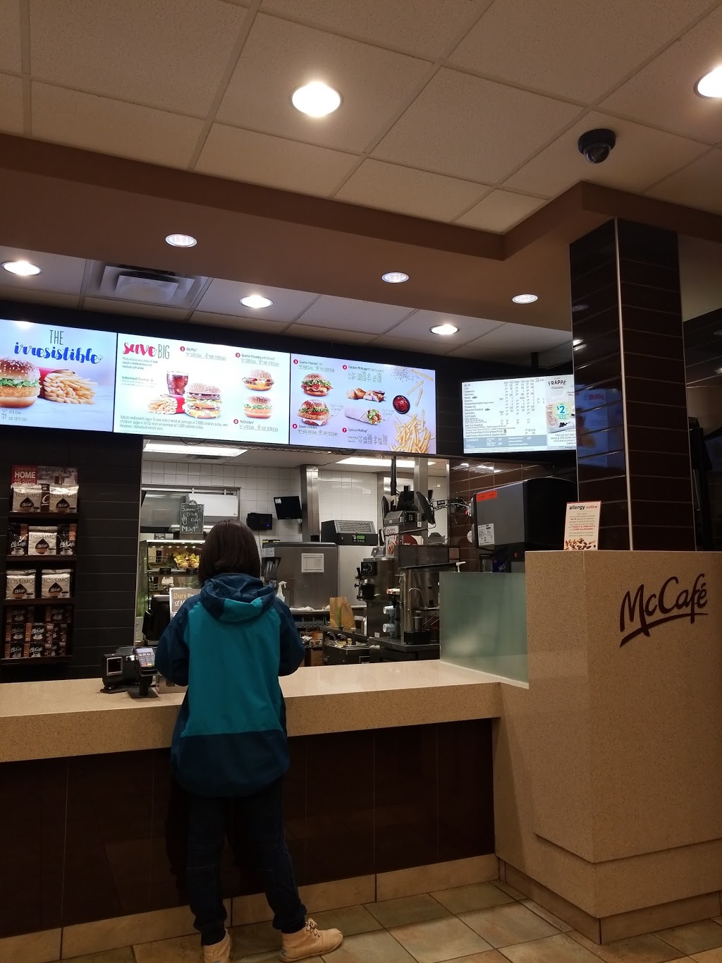 McDonalds | 800 Stonehaven Dr, Kanata, ON K2M 2Z2, Canada | Phone: (613) 254-9438