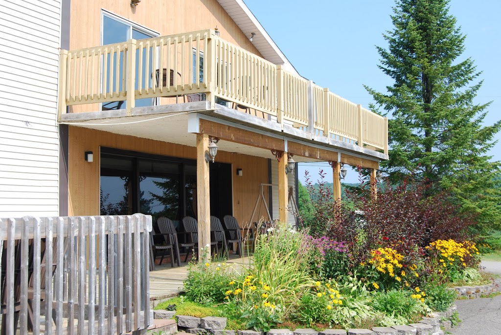 Hôtel du Parc Orford | 1259 Chemin de la Montagne, Orford, QC J1X 6X9, Canada | Phone: (800) 567-3475