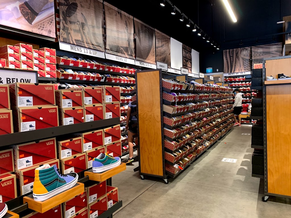 Vans Outlet | 1428 Parsons Rd NW, Edmonton, AB T6N 0B5, Canada | Phone: (587) 404-9060