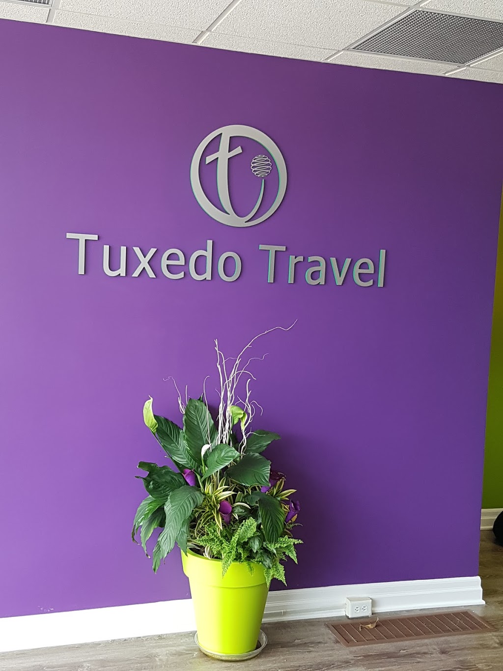 Tuxedo Travel | 915 Inverhouse Dr Unit 82, Mississauga, ON L5J 4B2, Canada | Phone: (905) 567-9493