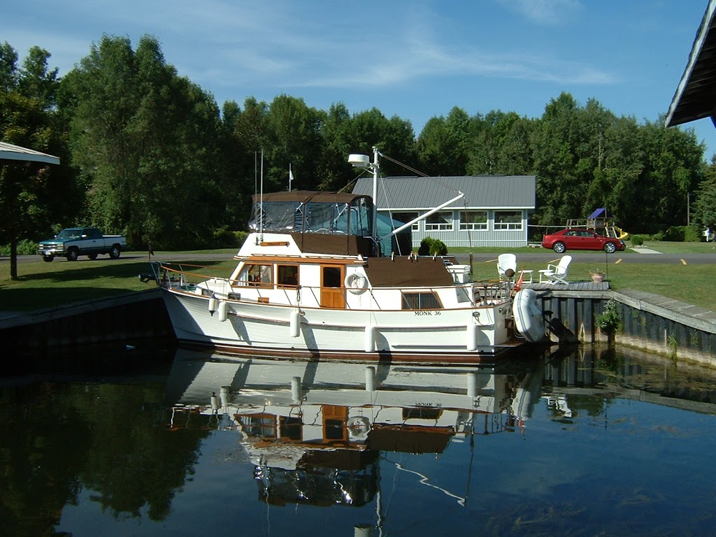 Canadian Yacht Tops | Lefroy Harbour Resort, 745 Harbour St, Lefroy, ON L0L 1W0, Canada | Phone: (705) 456-2711