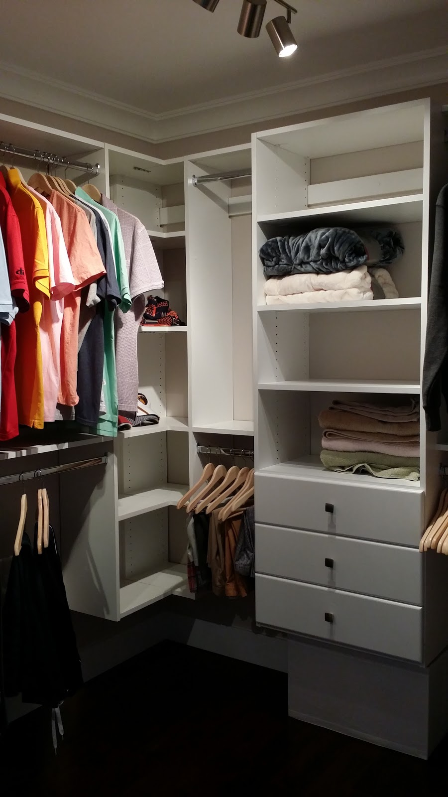 Future Tech Glass & Closet Organizers Ltd | 12935 115 Ave, Surrey, BC V3R 2S2, Canada | Phone: (604) 594-5454