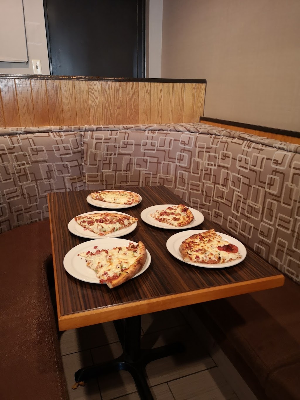 Vimont Pizza Restaurant | 1748 Boulevard des Laurentides, Vimont, QC H7M 2P6, Canada | Phone: (450) 667-9683