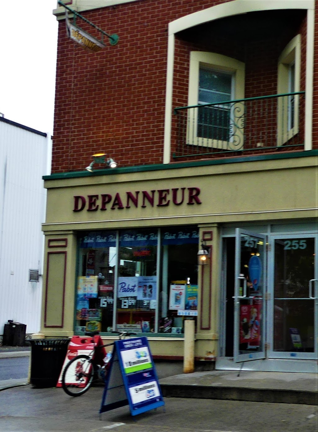 Depanneur S En Ciel | 257 Rue Principale, Granby, QC J2G 2V9, Canada | Phone: (450) 405-4445