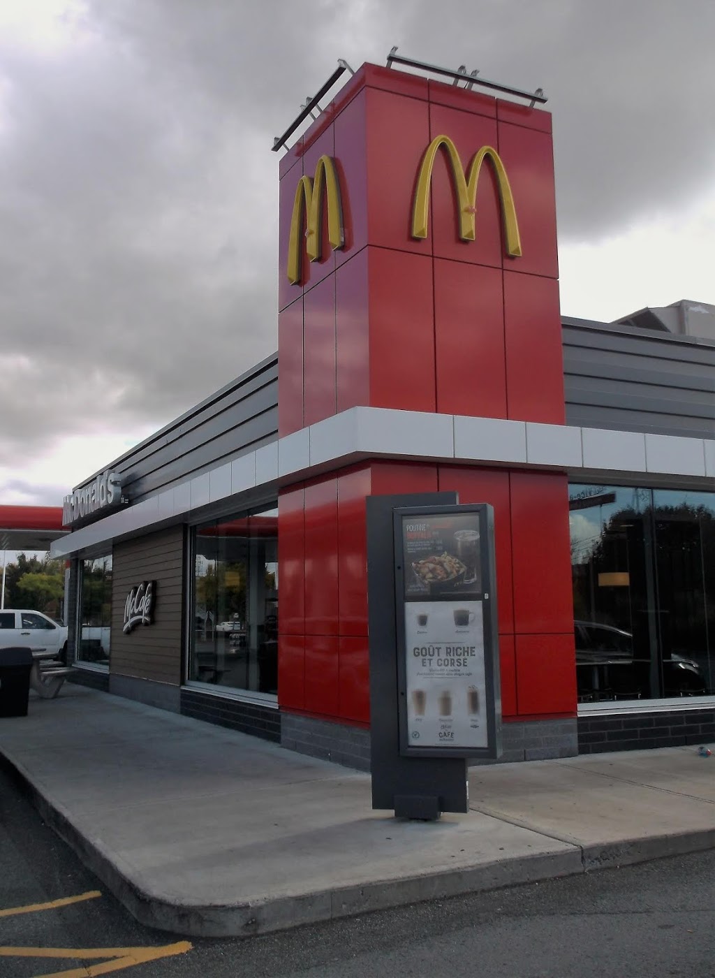 McDonalds | 1500 Chemin de Saint-Jean, La Prairie, QC J5R 2L7, Canada | Phone: (450) 444-3078