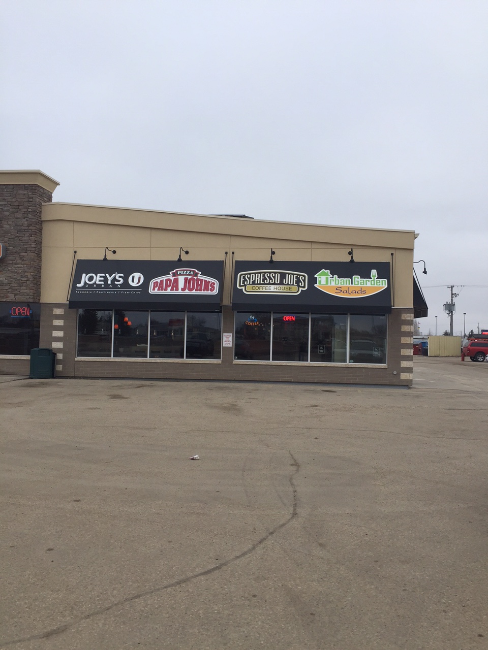 Joeys Urban Moose Jaw | 1711 Main St N, Moose Jaw, SK S6J 1L6, Canada | Phone: (306) 692-8999