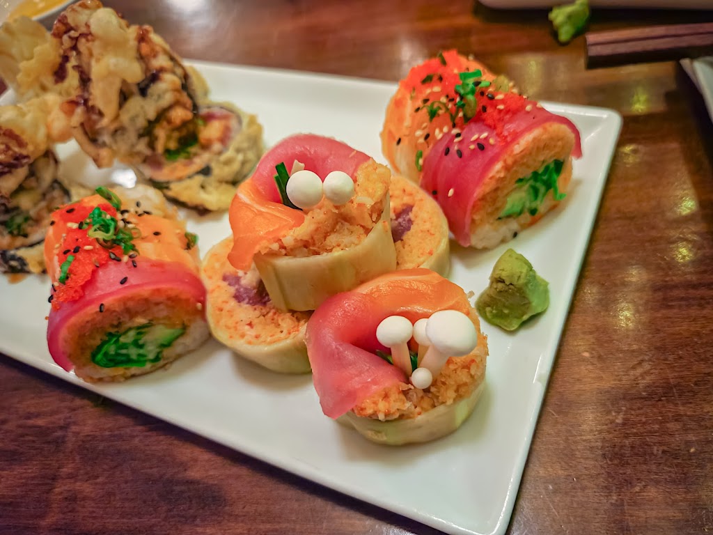 Saint Sushi Plateau | 424 Av. Duluth E, Montréal, QC H2L 1A3, Canada | Phone: (514) 507-7537