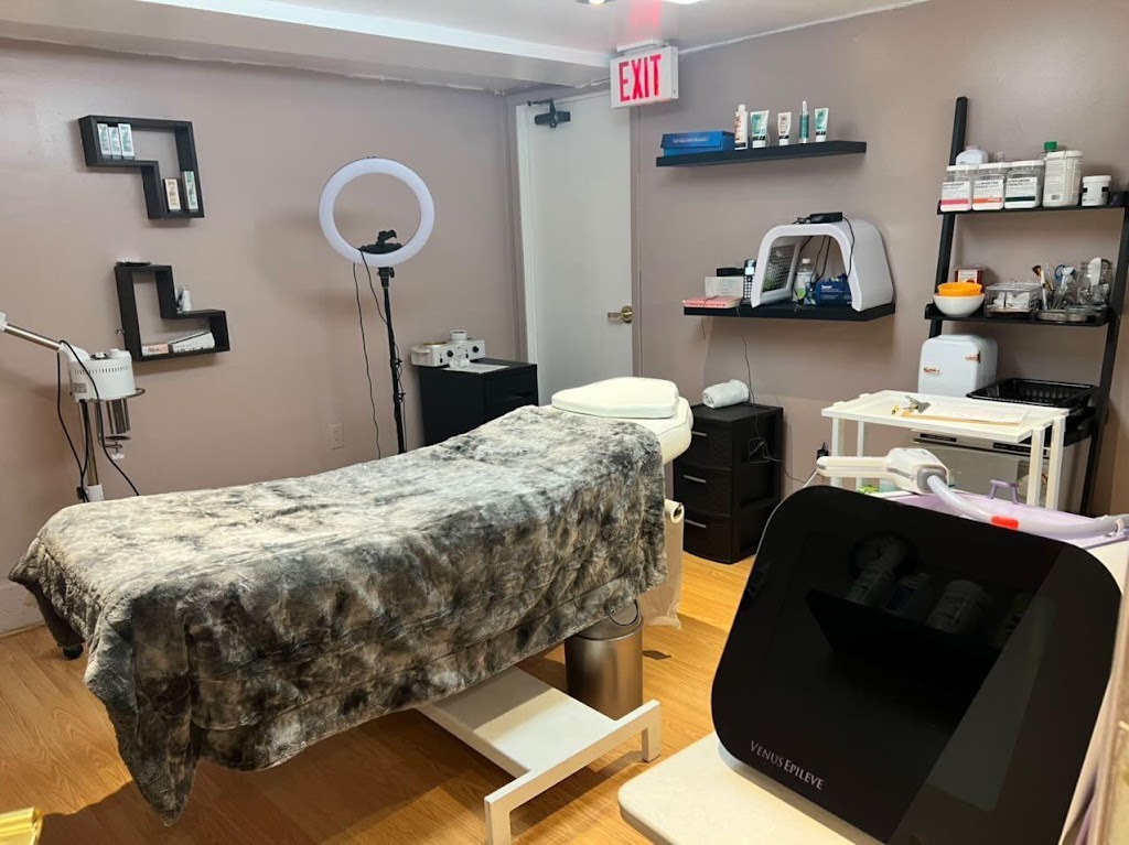 VSL Beauty Bar | 1604 Dundas St W, Toronto, ON M6K 1T8, Canada | Phone: (416) 530-2954